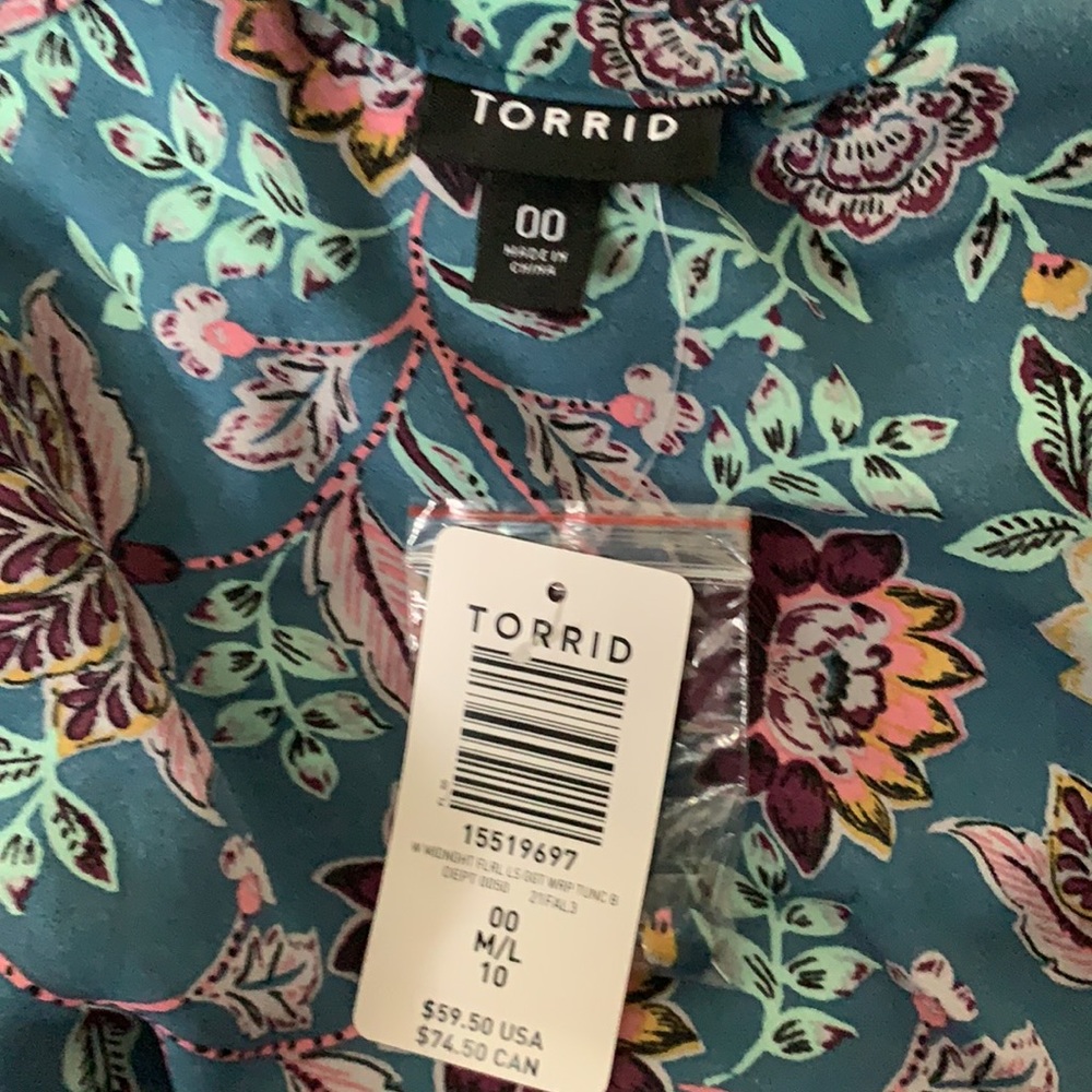 ❌SOLD❌Torrid Wrap Tunic Top Blue Floral - Picture 10 of 10